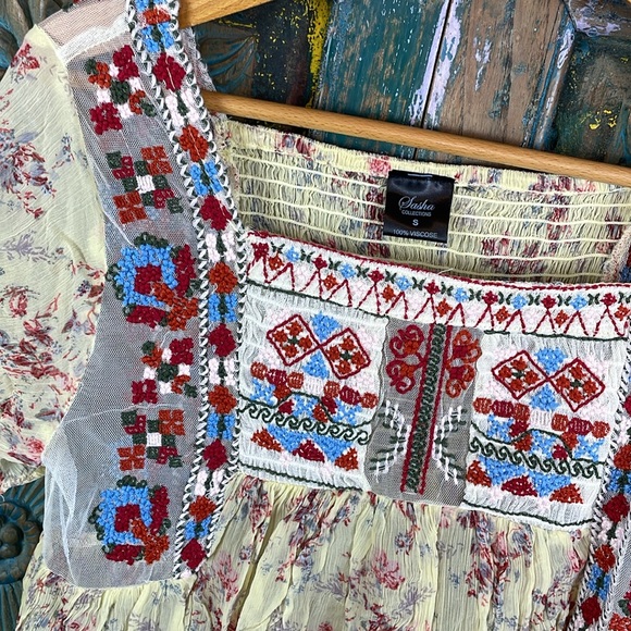 Embroidered boho top - Picture 2 of 4